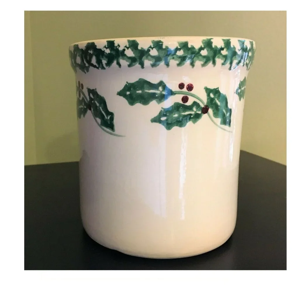 Crock Shop Santa Ana CA Christmas Green Holly Red Berries 5.5